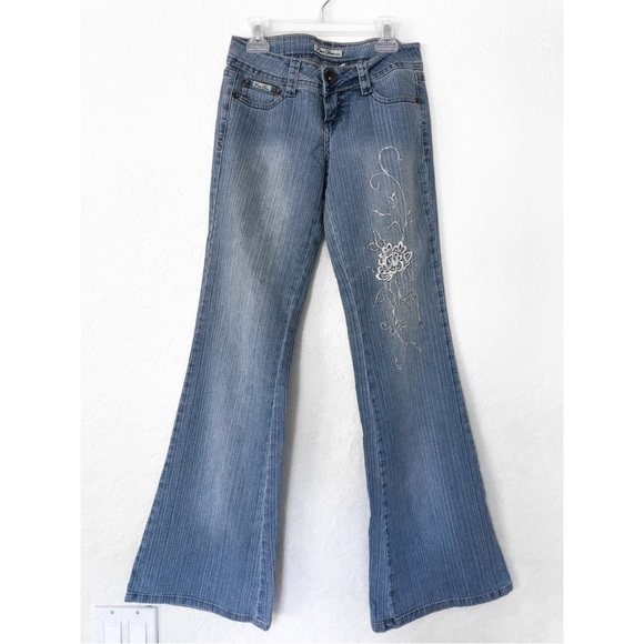 Vintage Boho 90s Rare Flare Jeans with Flower Embroidery Low Rise Size 28 - Picture 1 of 7